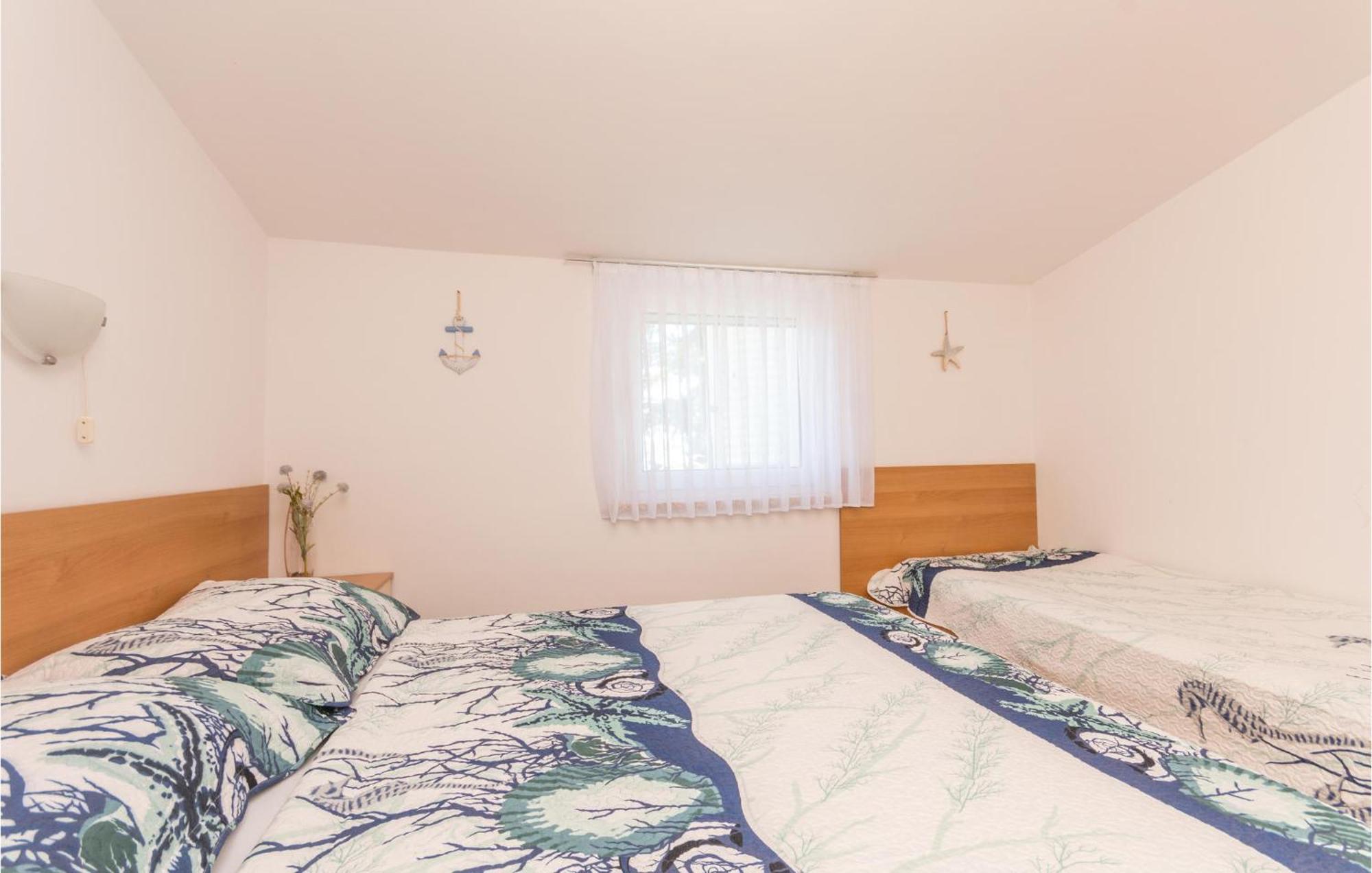 Stunning Apartment In Sveti Filip I Jakov Luaran gambar